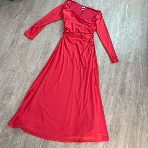 NWT! Aritzia Babaton Title Dress in Cherry Red Off-the-Shoulder Midi Size S - Picture 4 of 8